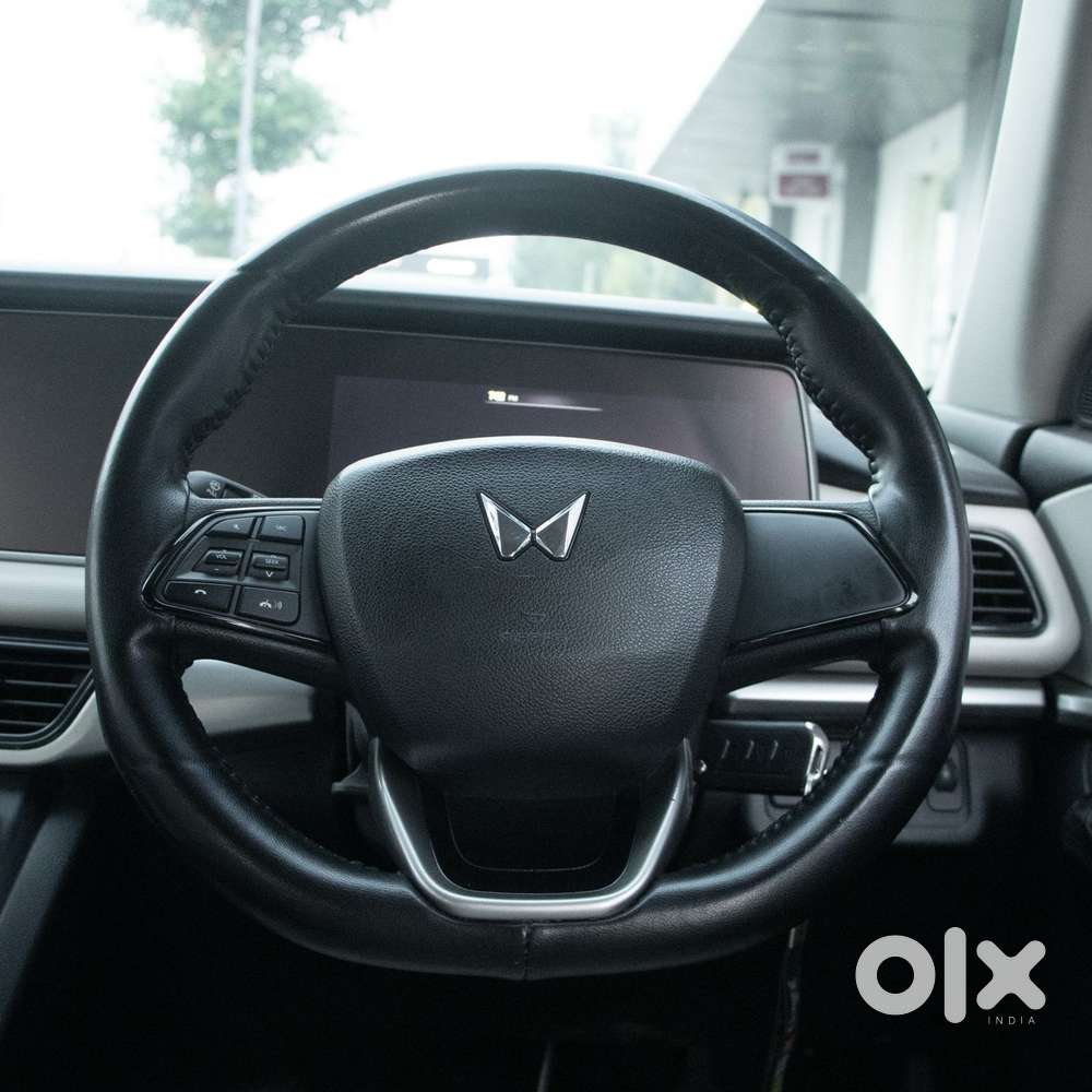 Mahindra Xuv700 2.2 Ax 5 Diesel At 7 Str, 2022, Diesel