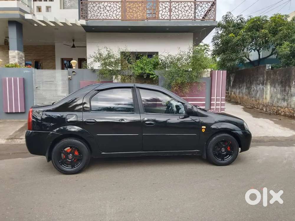 Mahindra Logan Petrol 2010