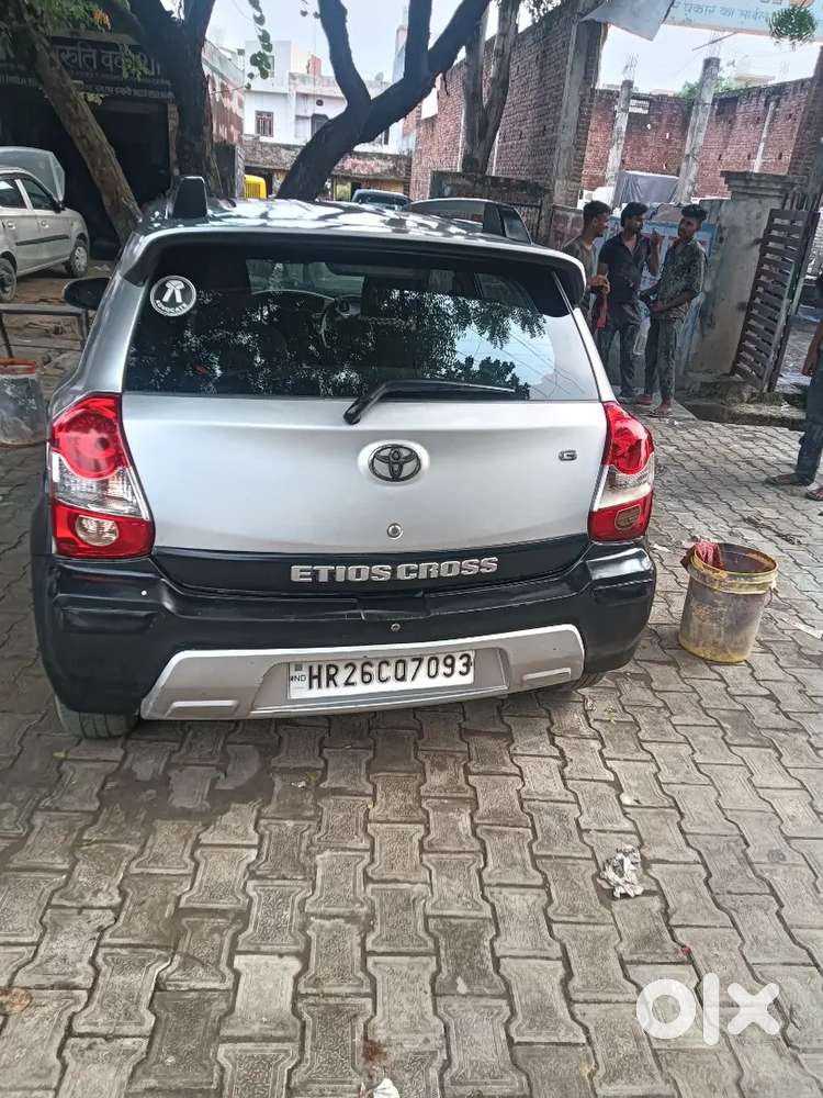 Toyota Etios Cross 2015