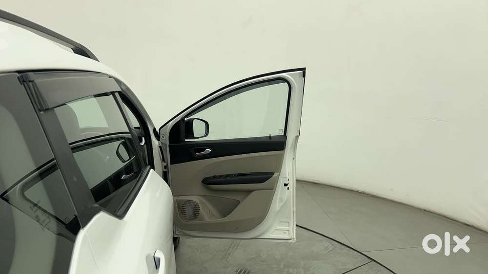 Renault Triber Rxz, 2022, Petrol