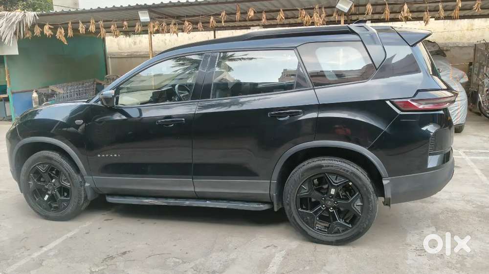 2024 Tata Safari Adventure+ Dark Edition (7-seater)