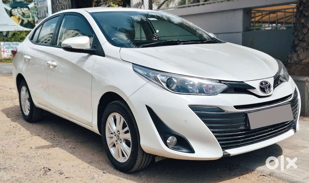 Toyota Yaris V Cvt, 2019, Petrol
