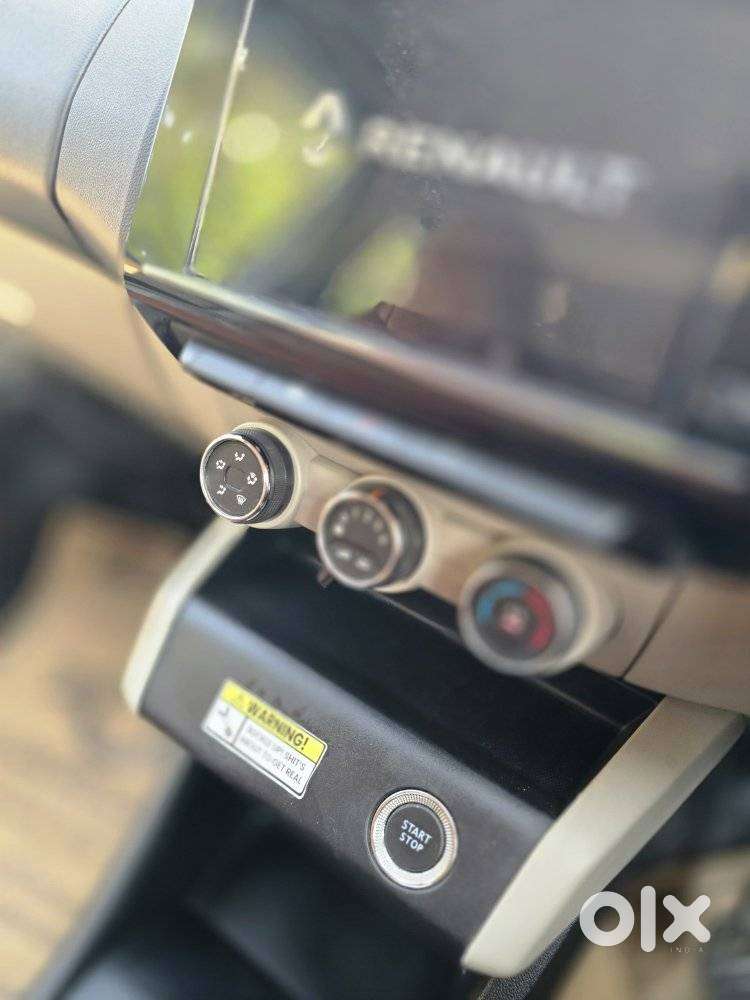 Renault Triber Rxz, 2022, Petrol