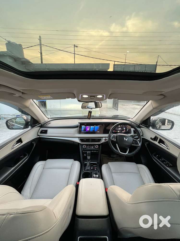 Mahindra Xuv700 2.0 Ax 7 Petrol At Luxury Pack Str, 2022, Petrol