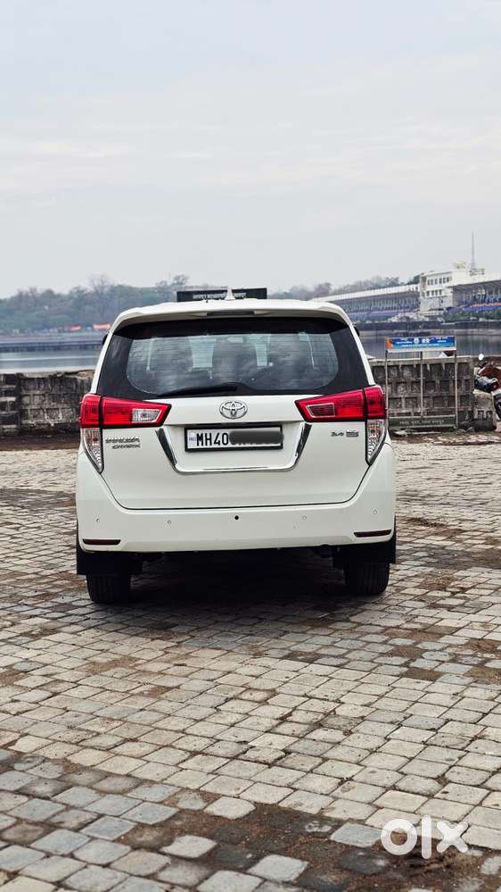 Toyota Innova Crysta 2.8z Automatic, 2022, Diesel