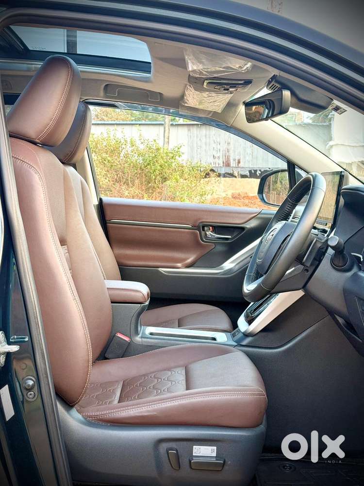 Toyota Innova Hycross 2.0 Zx (o) Hybrid 7 Str, 2023, Petrol