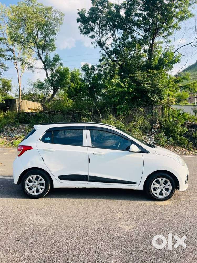 Hyundai Grand I10 Sportz, 2015, Petrol