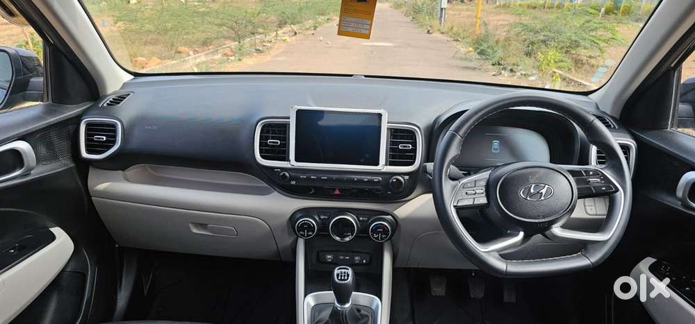 Hyundai Venue Petrol 2022