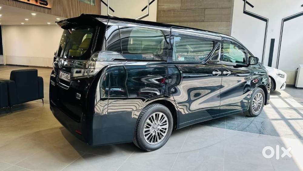 Toyota Vellfire 2.5 Executive Lounge, 2021, Petrol