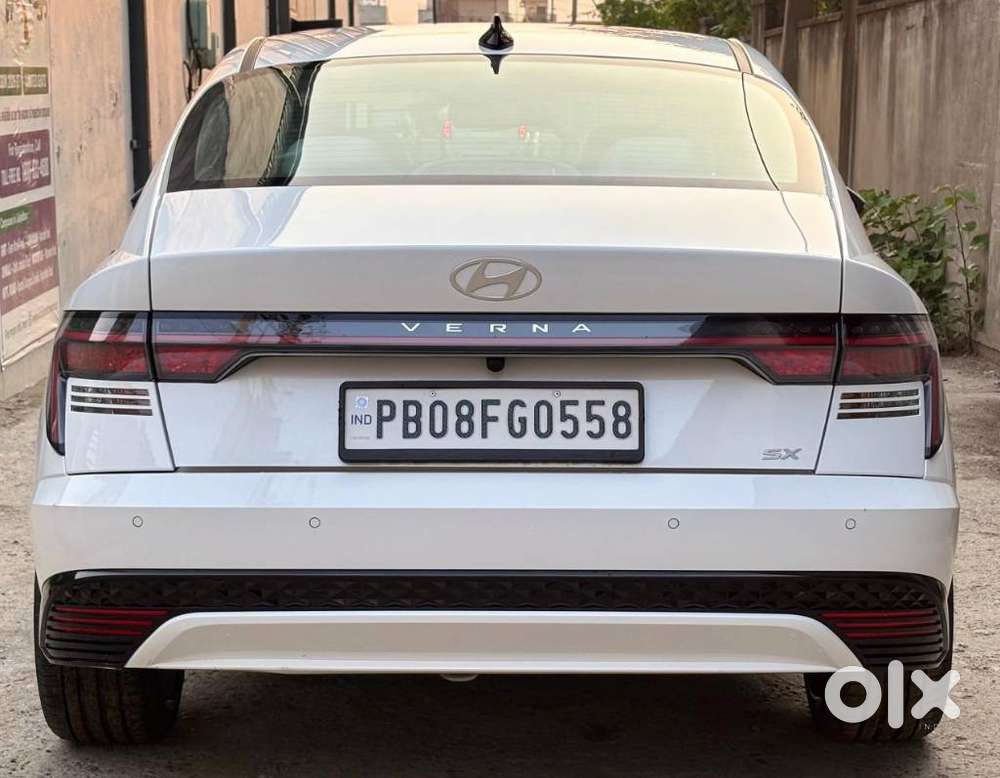 Hyundai Verna, 2023, Petrol