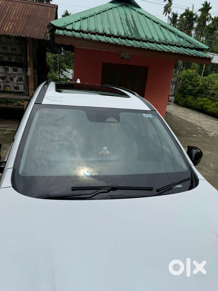 Mahindra Xuv700 2025 Petrol Well Maintained