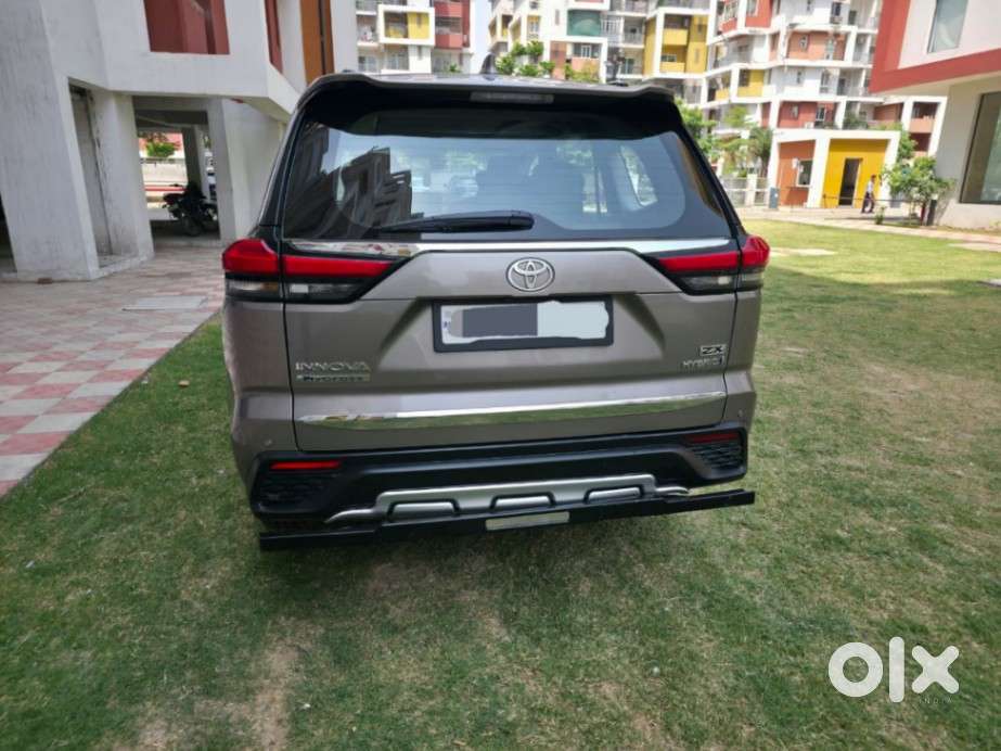 Toyota Innova Hycross 2.0 Zx (o) Hybrid 7 Str, 2023, Petrol