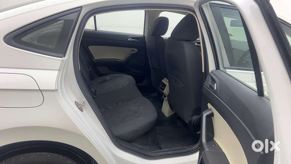 Skoda Slavia Ambition 1.0l Tsi At, 2022, Petrol