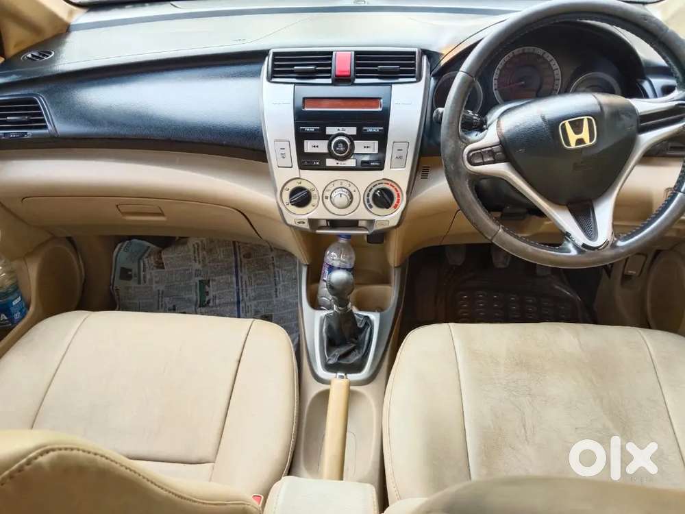 White Honda City Vmt