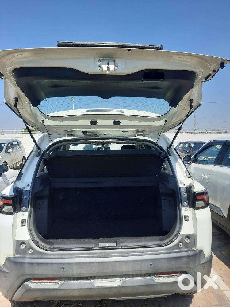 Maruti Suzuki Brezza 1.5 Vxi Smart Hybrid, 2023, Petrol