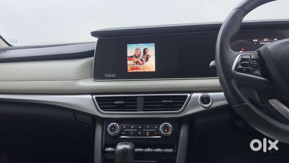 Mahindra Xuv700 2.0 Ax 7 Petrol At Str, 2022, Petrol