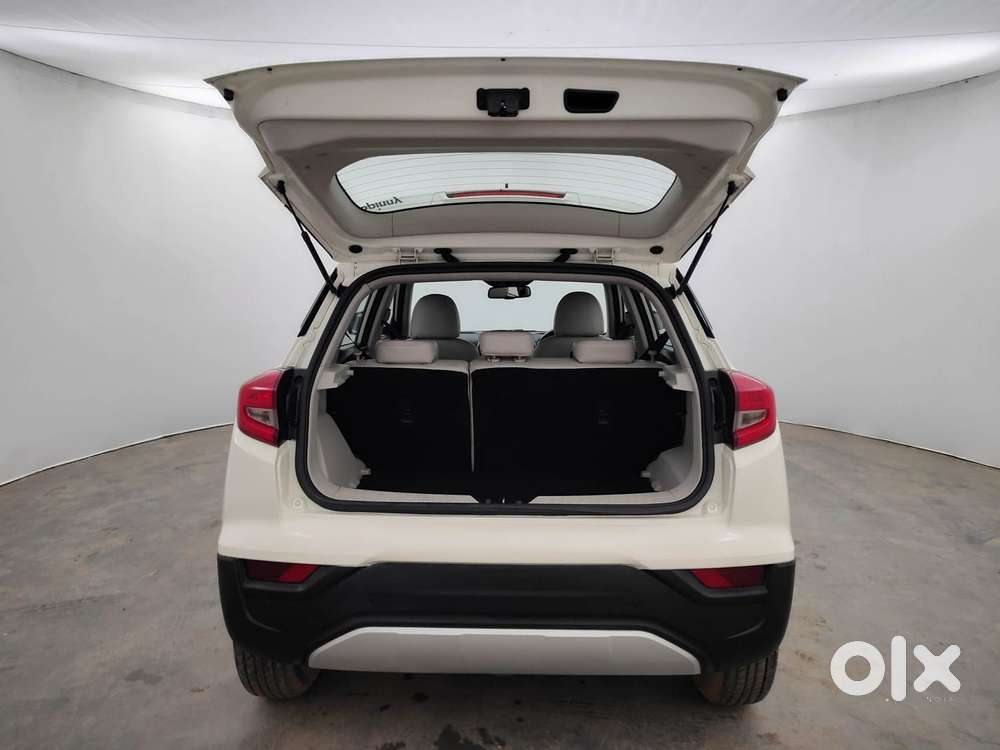 Mahindra Xuv300 1.2 W8 (o) Amt Petrol, 2023, Petrol