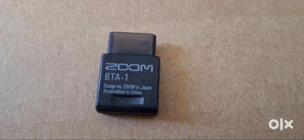 Zoom G6 guitar multi effect processor with BTA 1 bluetooth adaptor