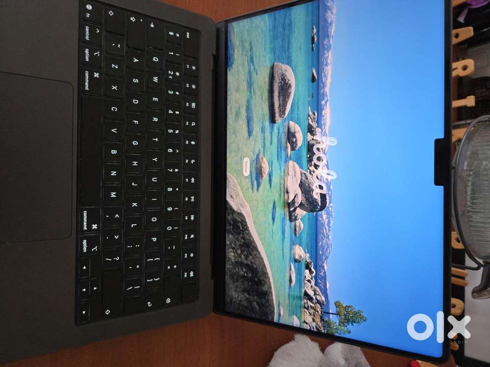 MacBook Pro M5 24 GB BLACK 6 month used Pristine Condition