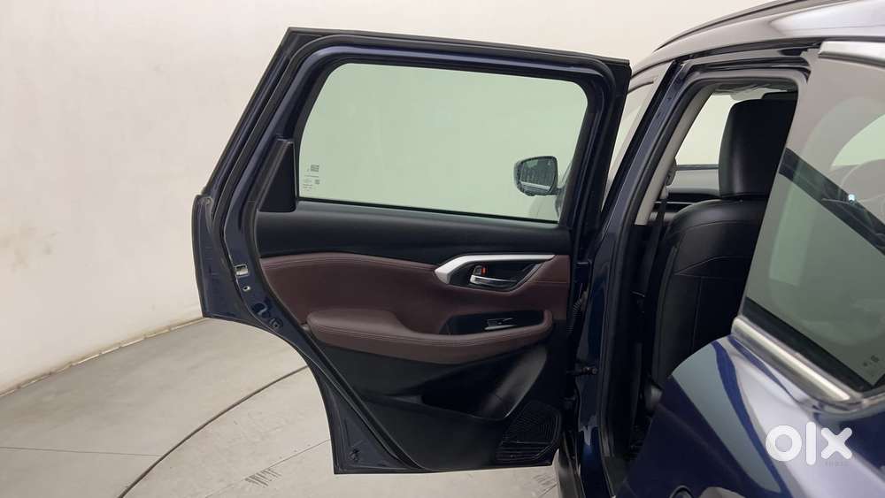 Maruti Suzuki Grand Vitara 1.5 Alpha Smart Hybrid At, 2022, Petrol