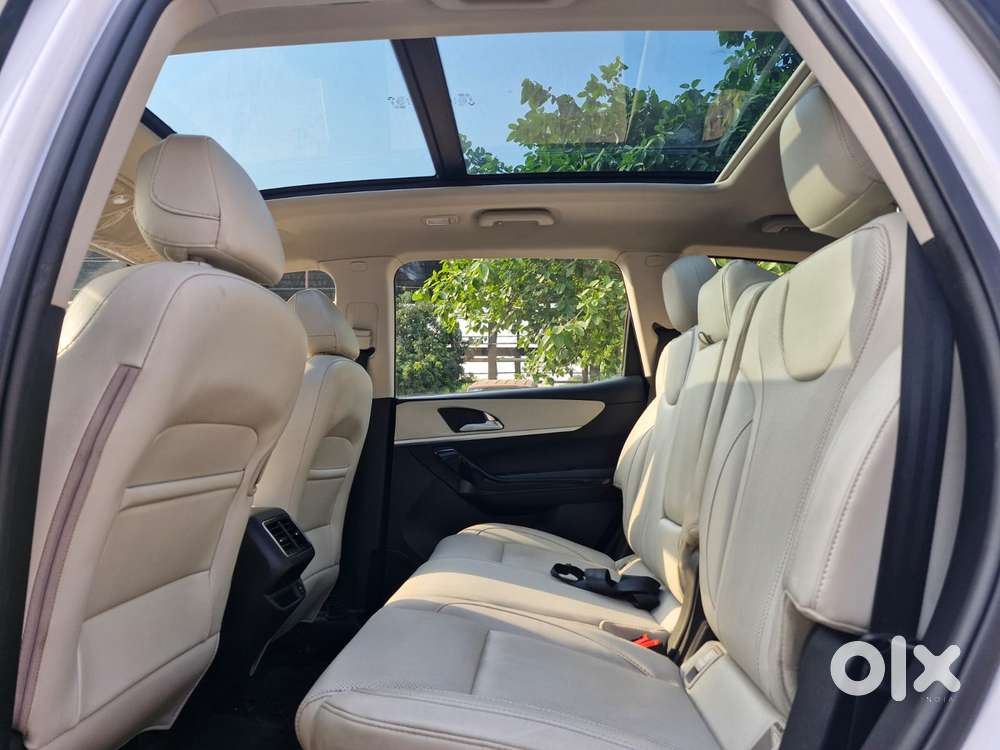 Mahindra Xuv700 2.0 Ax 7 Petrol At Luxury Pack Str, 2025, Petrol