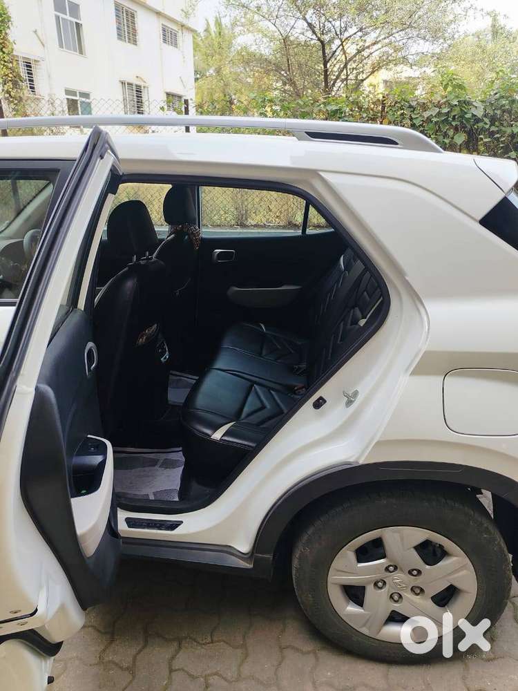 Hyundai Venue 2023 Petrol Well Maintained