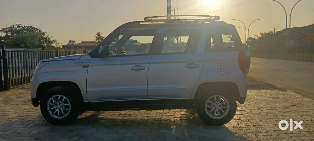 Mahindra Tuv 300 T8 Top End Showroom Maintained 2017 Model