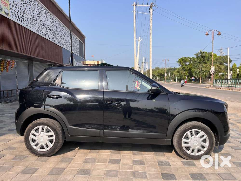 Mahindra Xuv 3xo Mx1 Pm Mt, 2025, Petrol