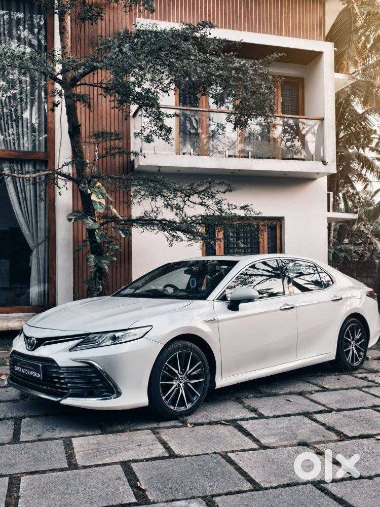 Toyota Camry Hybrid, 2022, Petrol