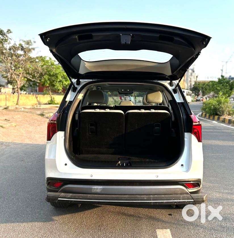 Mahindra Xuv700 2.2 Ax 7 Diesel At Luxury Pack Str, 2025, Diesel
