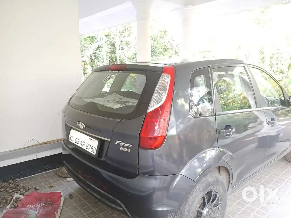 Ford Figo Titanium Blu 2012