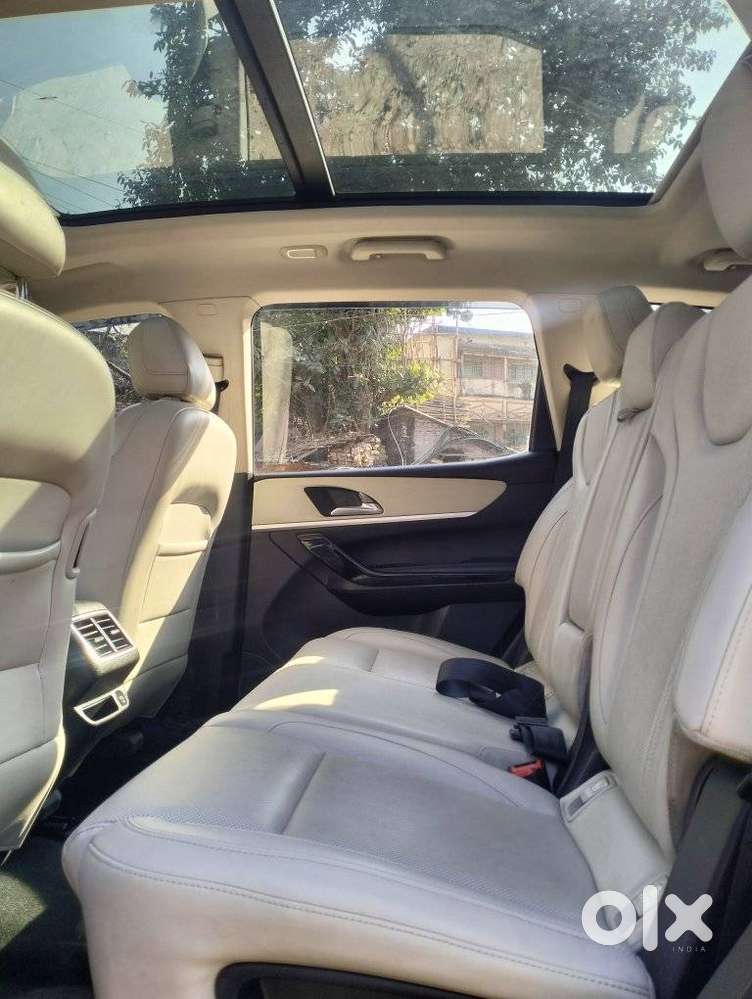Mahindra Xuv700 2.0 Ax 7 Petrol At Str, 2025, Petrol