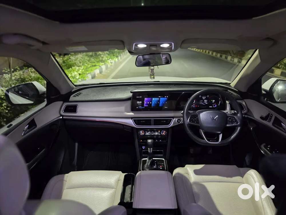 Xuv700 Ax7l Automatic. First Owner, Doctor Driven. Petrol - Like New.