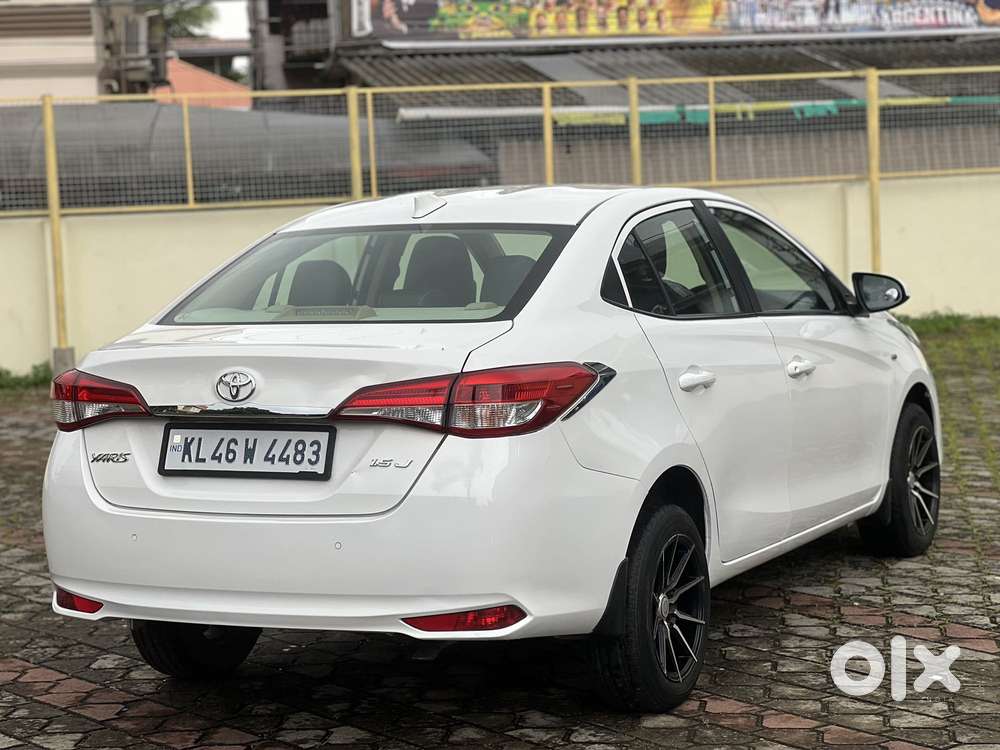 Toyota Yaris Ativ J, 2021, Petrol