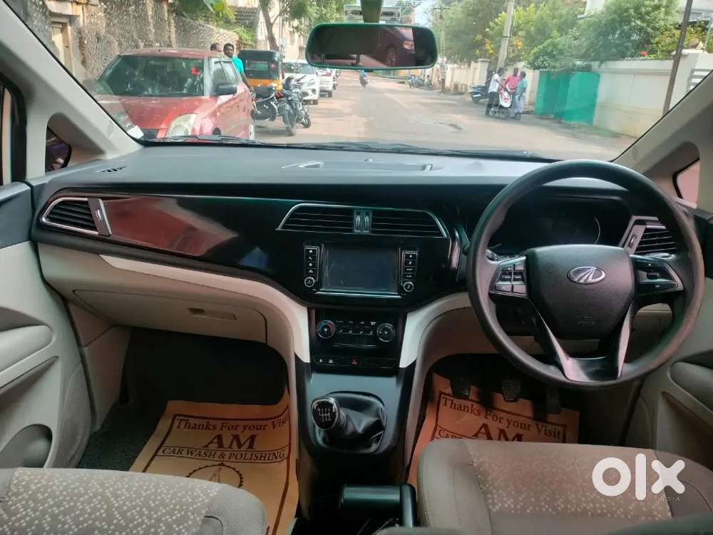 Mahindra Marazzo M6 2019