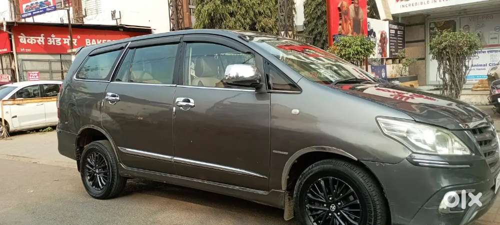 Toyota Innova 2012