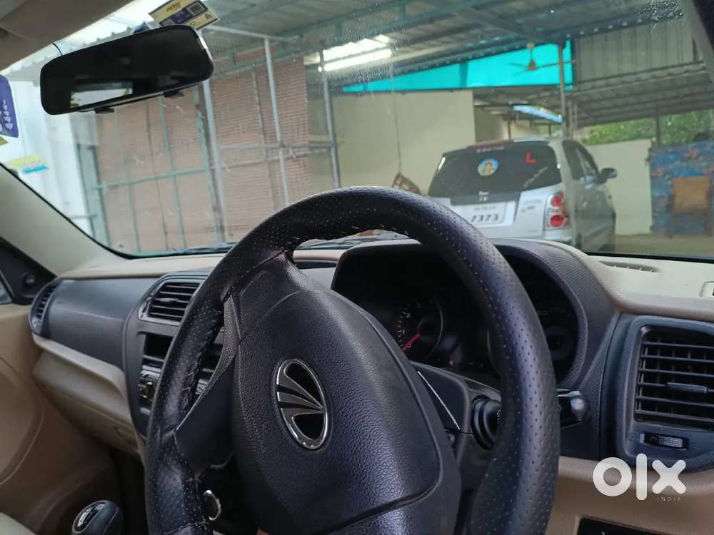 Mahindra Tuv 300 2017.