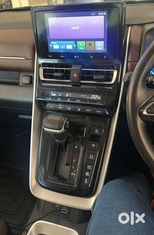 Toyota Innova Hycross 2.0 Vx (o) Hybrid 8 Str, 2024, Petrol