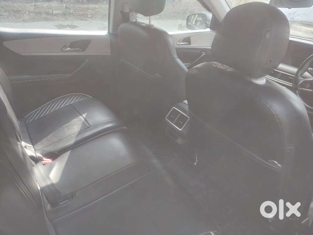 Mahindra Xuv700 2.2 Ax 7 Diesel Mt Luxury Pack Str, 2022, Diesel