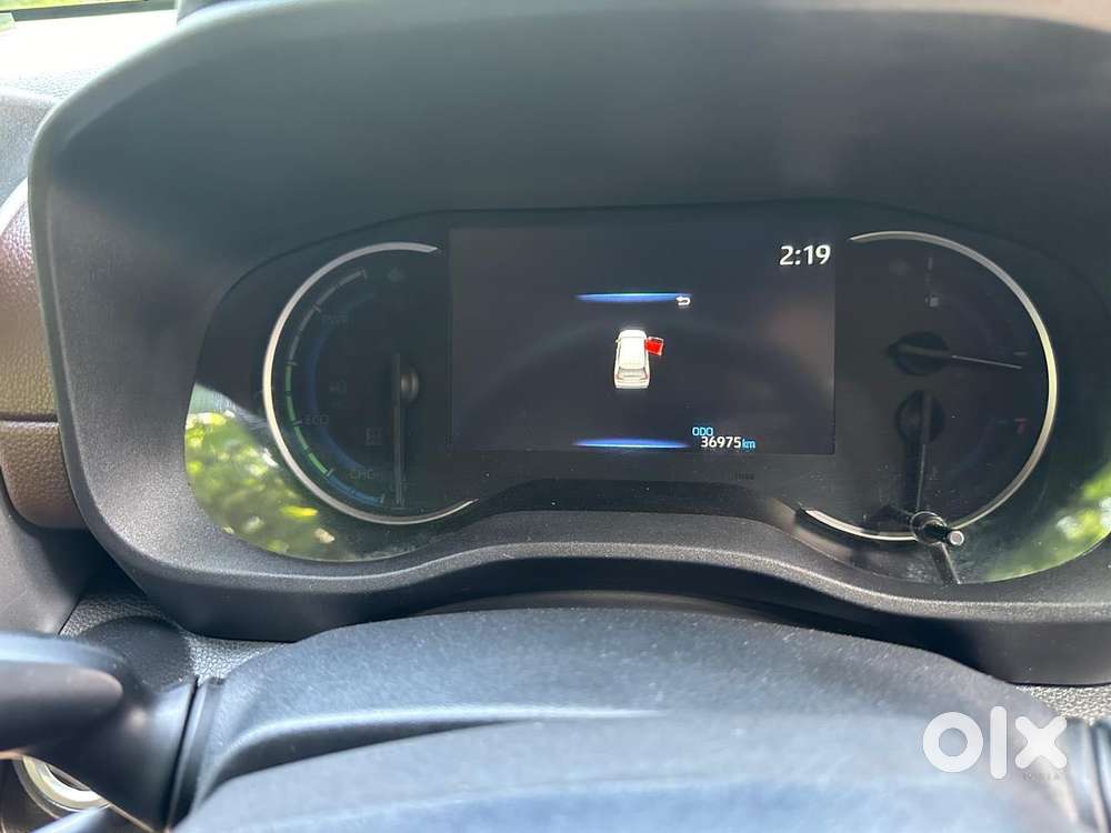 Toyota Innova Hycross 2.0 Zx Hybrid 7 Str, 2023, Petrol