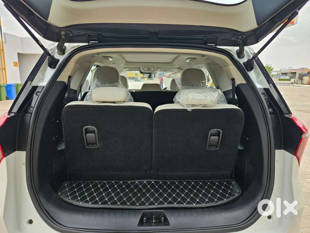 Mahindra Xuv700 2.2 Ax 7 Diesel Mt Luxury Pack Str, 2025, Diesel