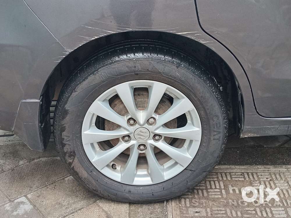 Maruti Suzuki Ertiga Zxi At, 2012, Petrol