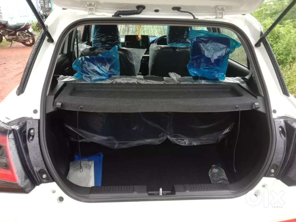 Maruti Suzuki Swift 2024 Petrol 12800 Km Driven