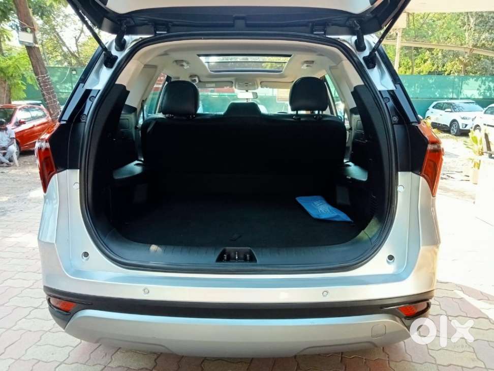 Mahindra Xuv700 2.0 Ax 5 Petrol At Str, 2022, Petrol
