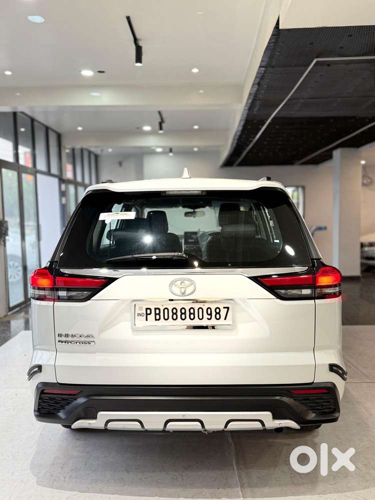 Toyota Innova Hycross 2.0 Gx 7 Str, 2025, Cng & Hybrids