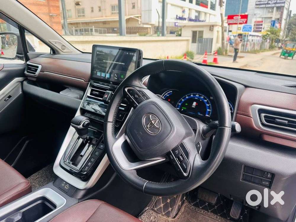 Toyota Innova Hycross 2.0 Zx (o) Hybrid 7 Str, 2023, Petrol