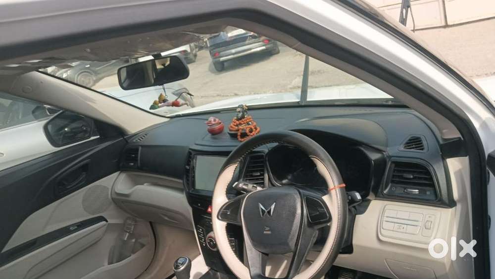Mahindra Xuv300 Petrol Well Maintained