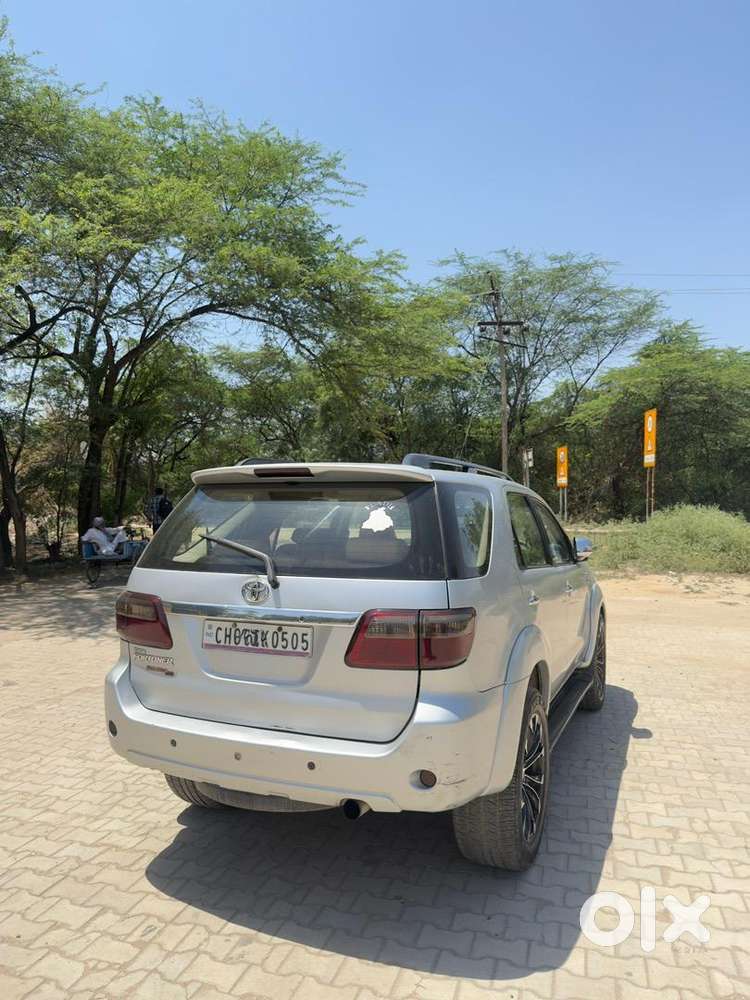 Toyota Fortuner 2011 Diesel 165000 Km Driven