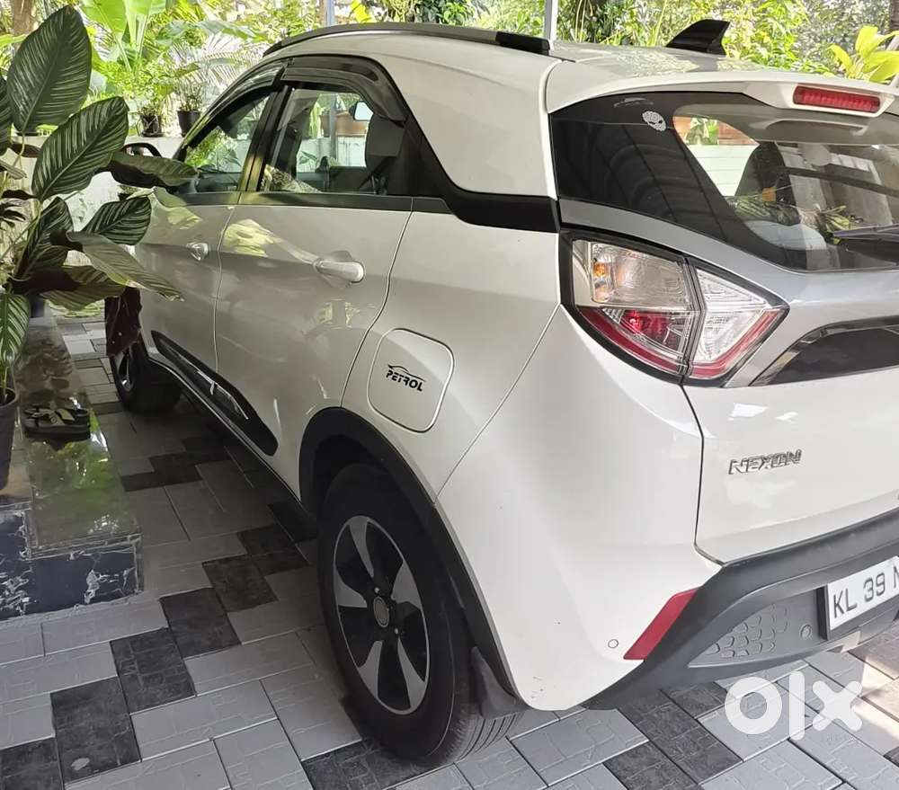 Tata Nexon Petrol (cng Kit Added) Xza Automatic 2018 Model