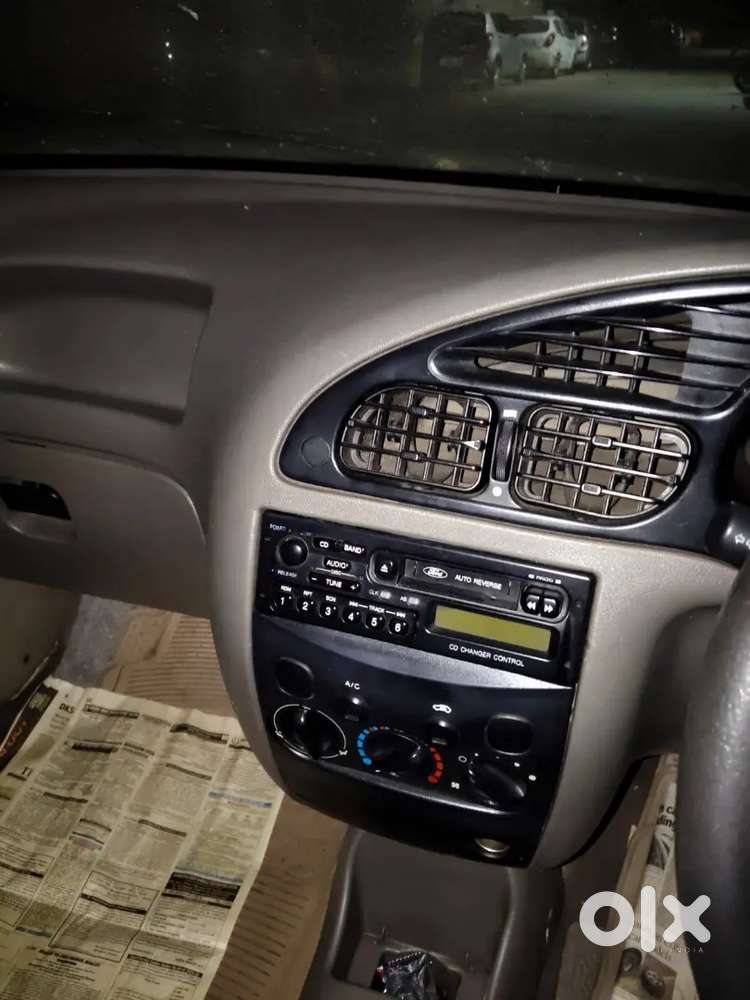 Ford Ikon 2004